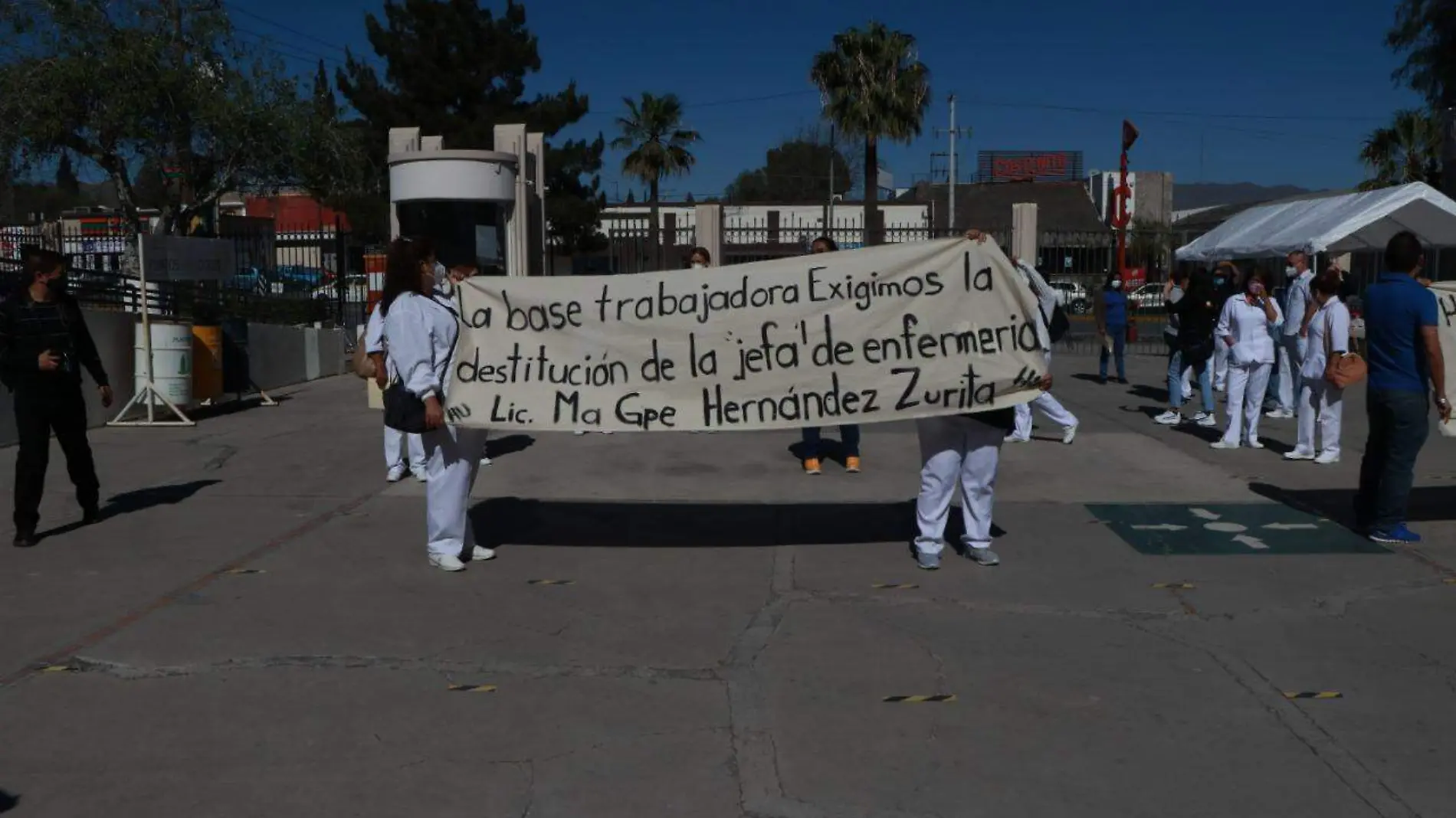 Manifestación de enfermeros en Rectoría UAdeC